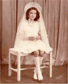 AngieFirstCommunion750w.jpg (138616 bytes)