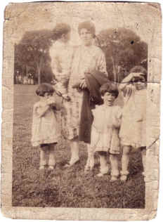 Ma&Kids1929w350.jpg (57412 bytes)