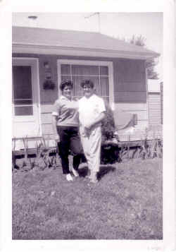 MaryConnie1953w600.jpg (116545 bytes)