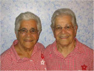 MaryConnieJuly2004w600.jpg (98359 bytes)