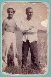 TonyPaMusacchiosBkgSmall.jpg (94447 bytes)